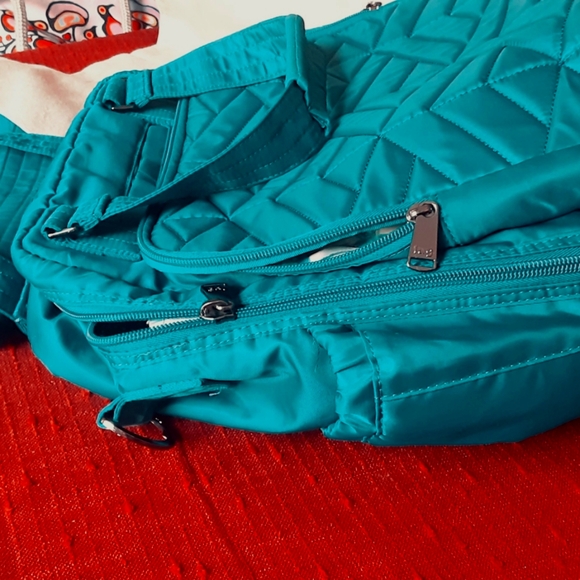 24HR SALE...EUC Lug Tracker XL Overnight Tote - Picture 8 of 16